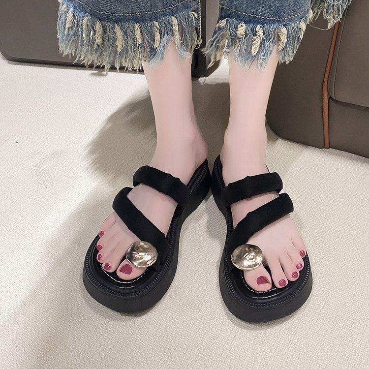 Slippers women's 2025 new summer outer wear cover toe sandals fashion thick sole height increase versatile casual cool slippers