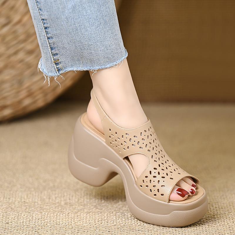

2025 summer new Roman hollow non-slip wear-resistant women s shoes soft and comfortable going out fashion word belt mother shoes 40 абрикосовый