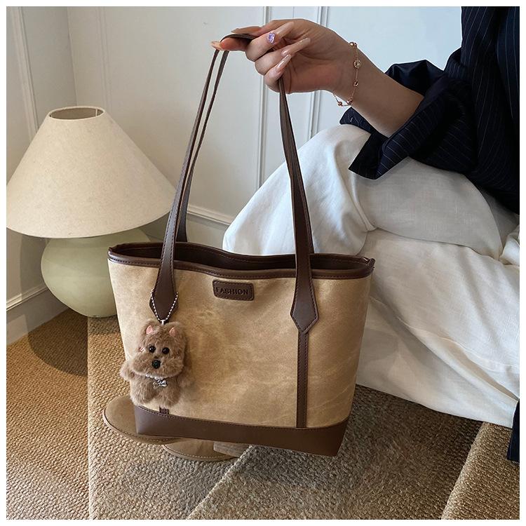 Spacious Faux Leather Bucket Tote Bag for Women Trendy Single Shoulder Commuter Handbag Fashionable Daily Purse