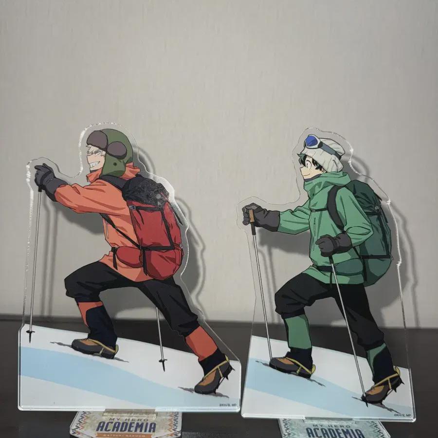 

We Sell Nahia Bakugo And Midoriya Hiking Acrylic Sets!