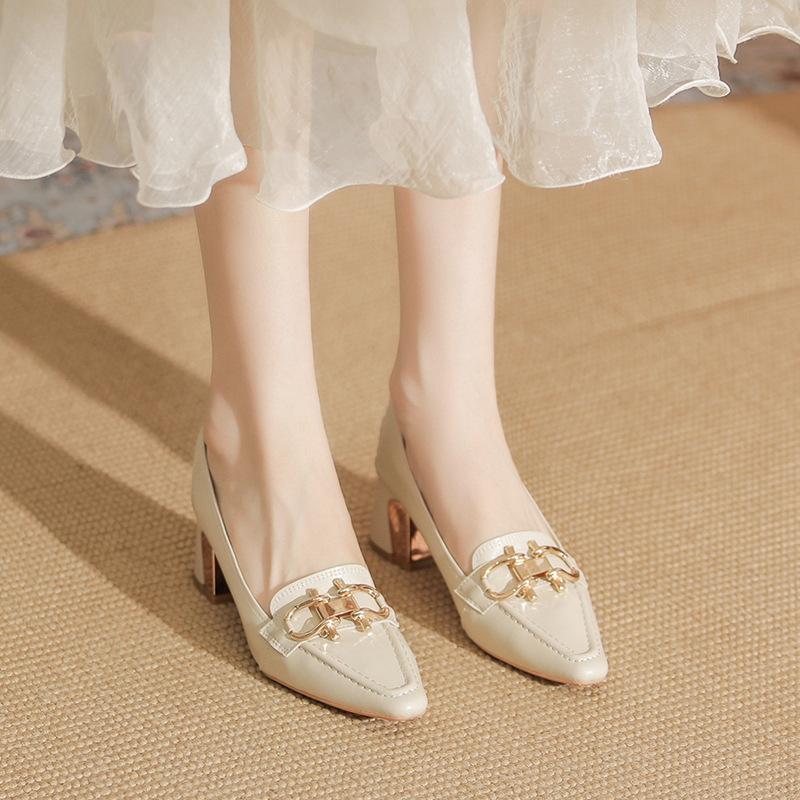 

Туфли с квадратным носком весна-осень 2025 года, новые ретро-белые туфли на толстом каблуке, женские туфли из мягкой кожи 39