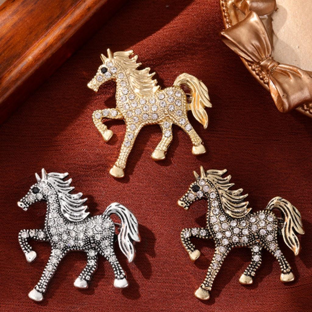 Fashion Rhinestone Horse Brooch for Women Men Zodiac Animal Brooches Lapel Pins Party New Year Jewelry Clothes Accessories