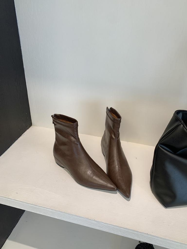 2025 Chaussures fines rétro pointues françaises à élastique talon compensé talon bas design chaussures pour femmes bottines légères pour les trajets quotidiens bottes pour femmes