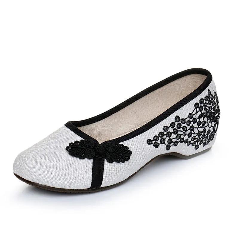 Canvas Dance Shoes  Women's Lightweight Walking Shoes Summer Breathable Dance Sneakers Embroidered Traditional Fabric Low Shoes