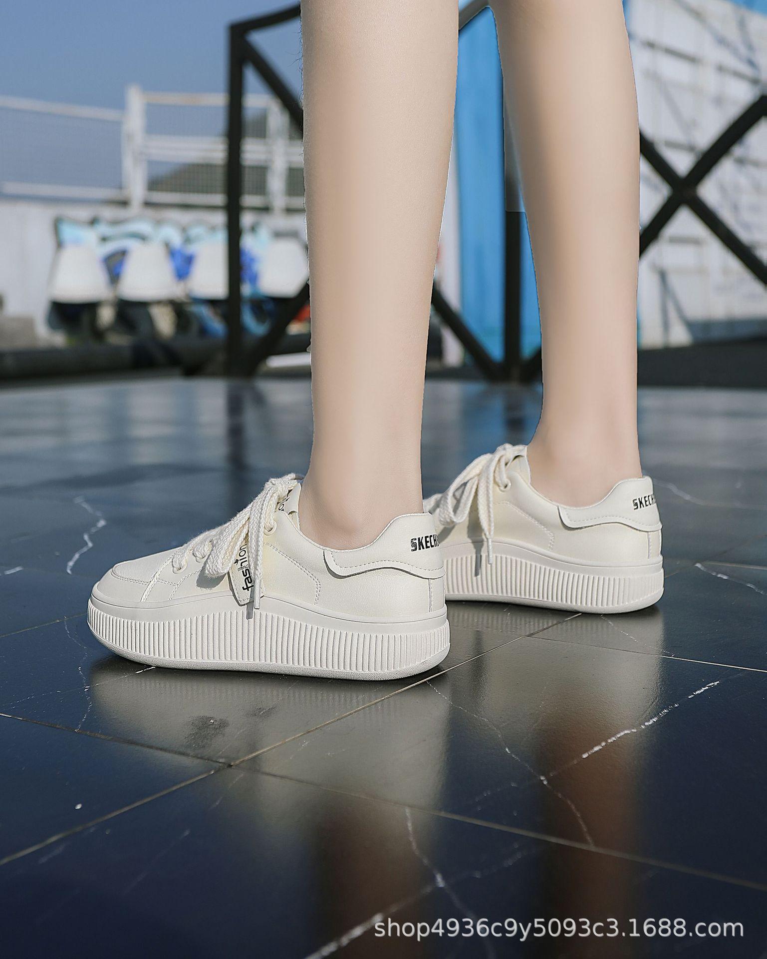 

Leather little white shoes women s 2025 autumn and summer new thick-soled feet small versatile casual board shoes with skirts are lightweight 40