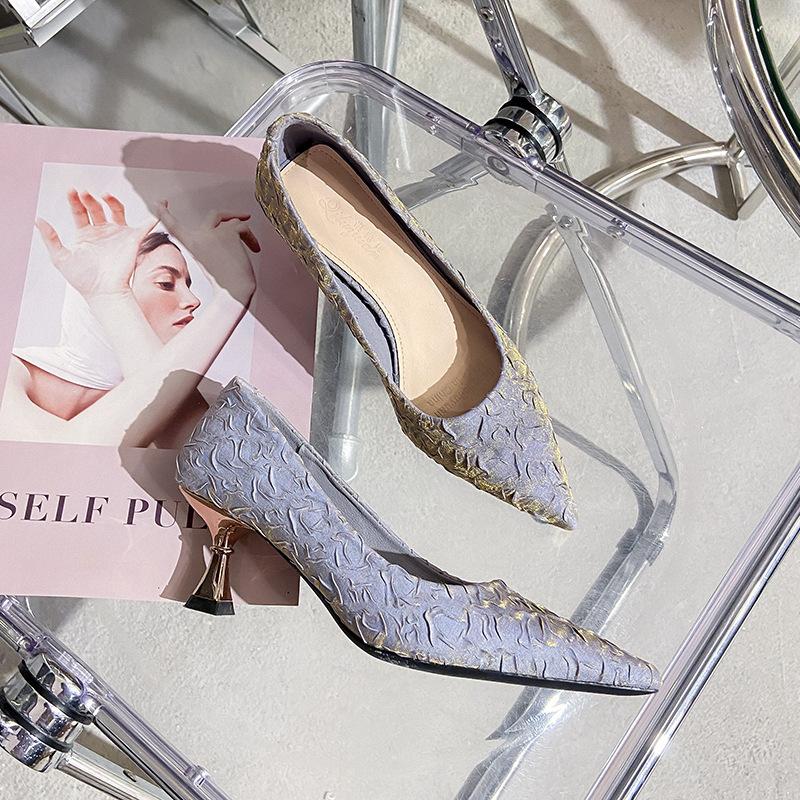 2025 new pointed wine glass and high heels women's Korean version light mouth commuting single shoes women's simple satin low-heeled single shoes