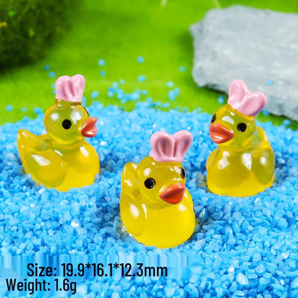 Luminous Cartoon Duck Keychain Pendant - Creative Resin Street Figurine Mini Accessory