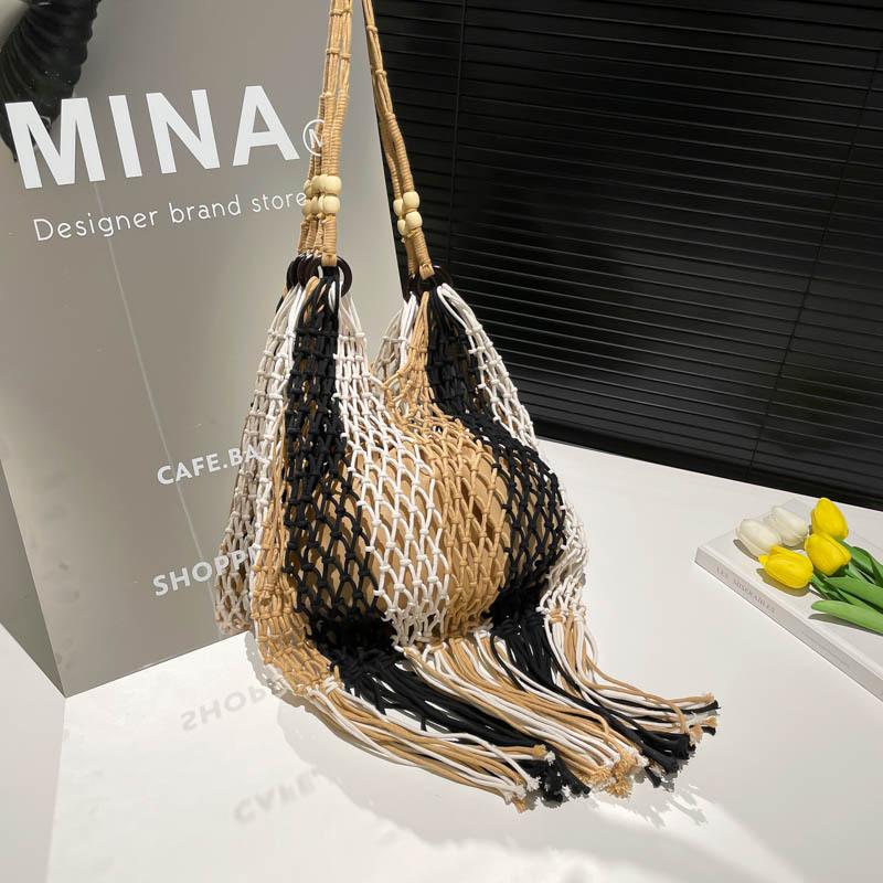 

Contrasting color woven large bag women s new fashion fringed beach bag summer versatile shoulder armpit bag чёрный