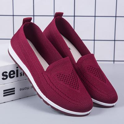 2025 nouvelles chaussures en tissu artisanales du vieux Pékin pour femmes, chaussures basses à enfiler, légères, pour femmes d'âge moyen et âgées, personnalisation
