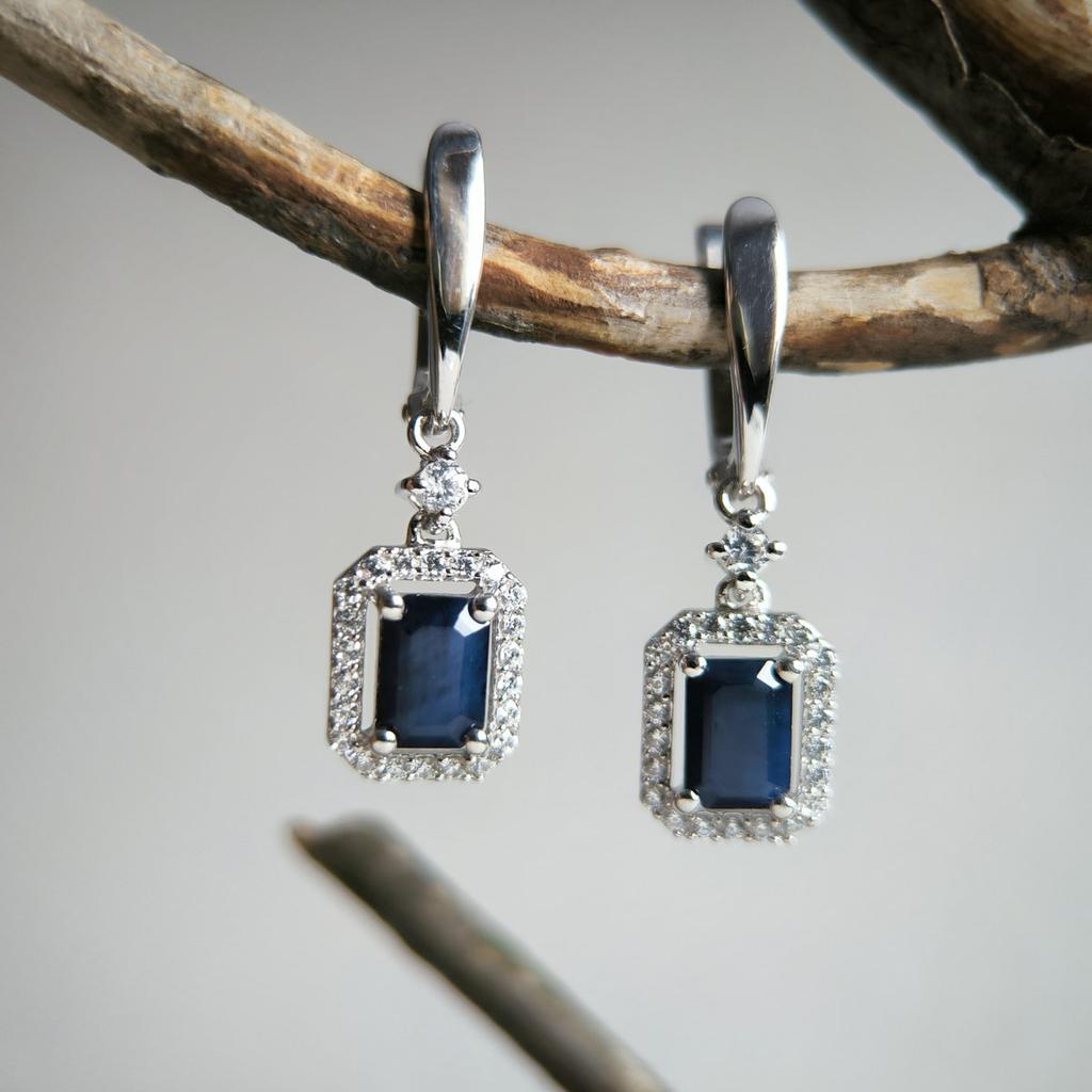 Серебряные серьги с натуральным сапфиром 3.628ct, фианитами (2202653)
