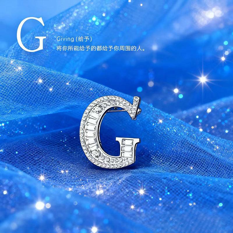 26 English Alphabet Brooches, Men'S And Women'S Suits, Collar Pins, Creative Brooches, Rhinestones, Crystal Anti-Light Pins