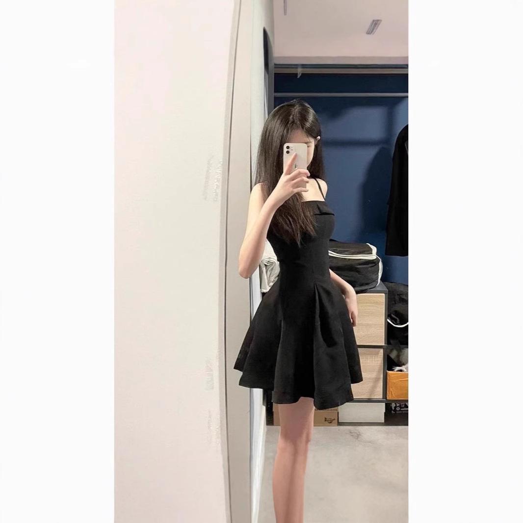 

2025 Slimming Waist-Hugging Black Spaghetti Strap Dress - Hepburn Style Small