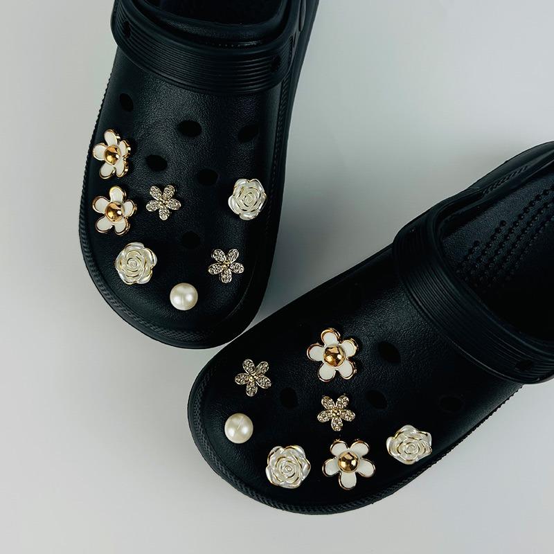 14DB Divatos Cipődísz Készlet Kiegészítők Lyukas Cipő Csat Vízgyémánt Gyöngy Rózsa DIY Cipődíszek Női Lányok Buli Ajándék