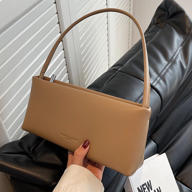 Xiaohongshu Live Broadcast Women's Bags Are Popular This Year, Women's High-end Sense Messenger Niche Design Single Shoulder Armpit Bag