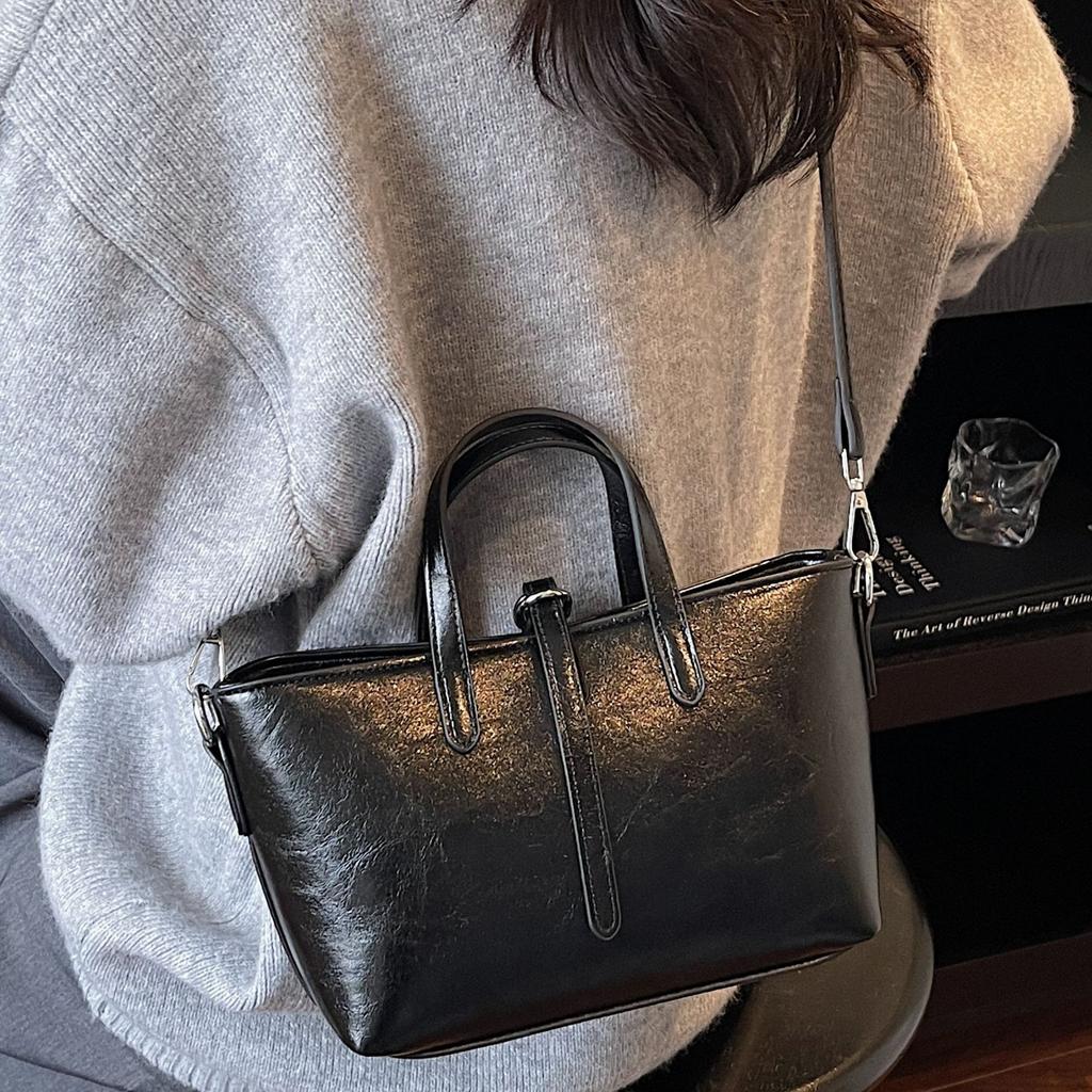 Niche Design Handbag Women's 2025 New Retro Foreign Gas Bucket Bag Korean Version Popular Super Fire Shoulder Messenger Bag