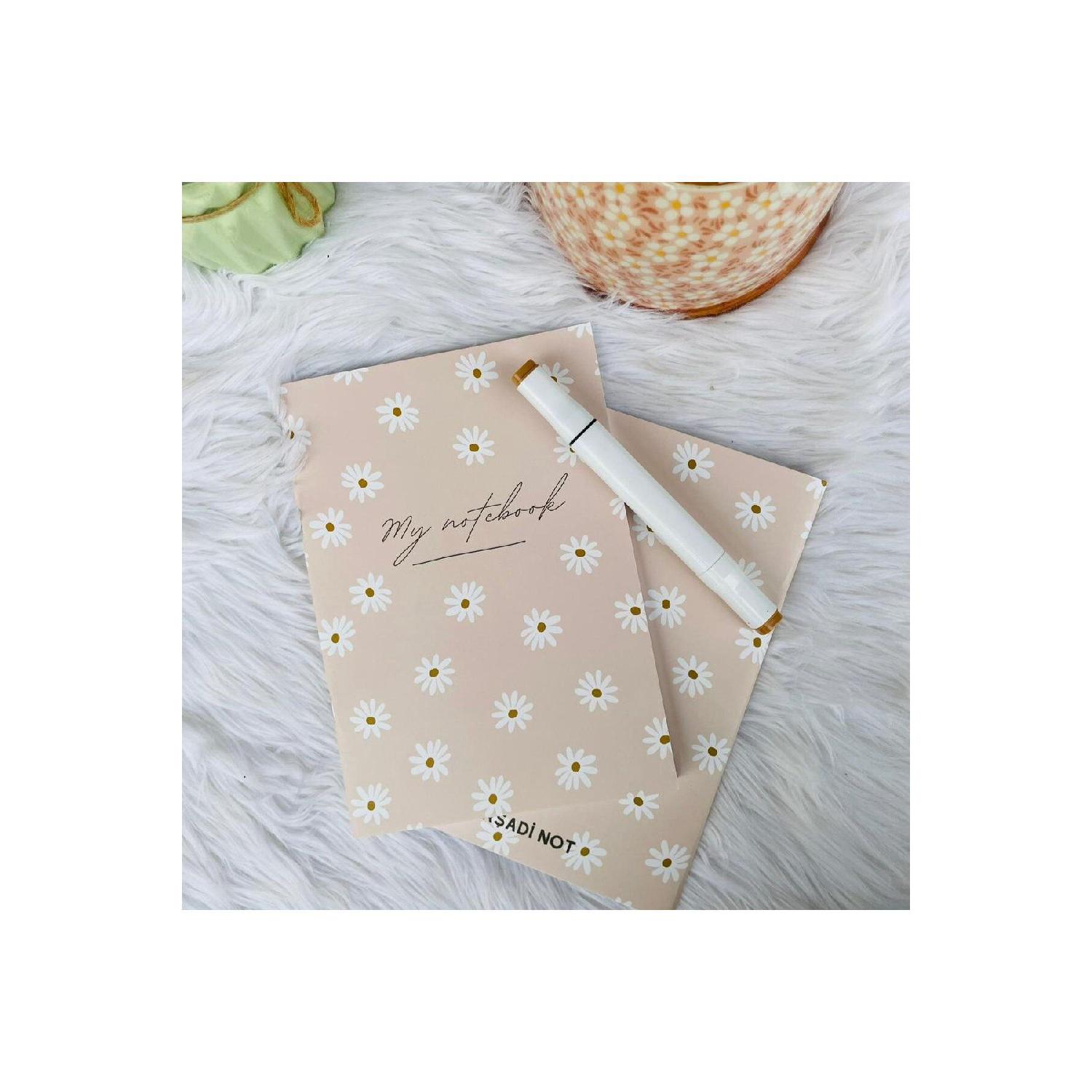 

Daisy Patterned Notebook чистий