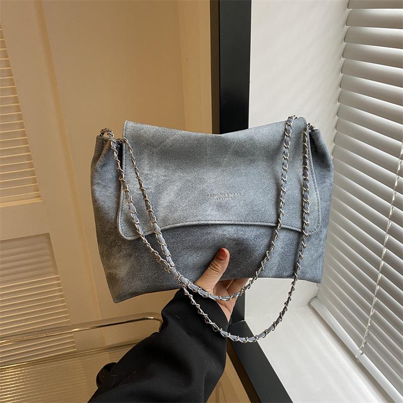 

2024 Summer Retro Large-Capacity Women s Chain Tote Bag