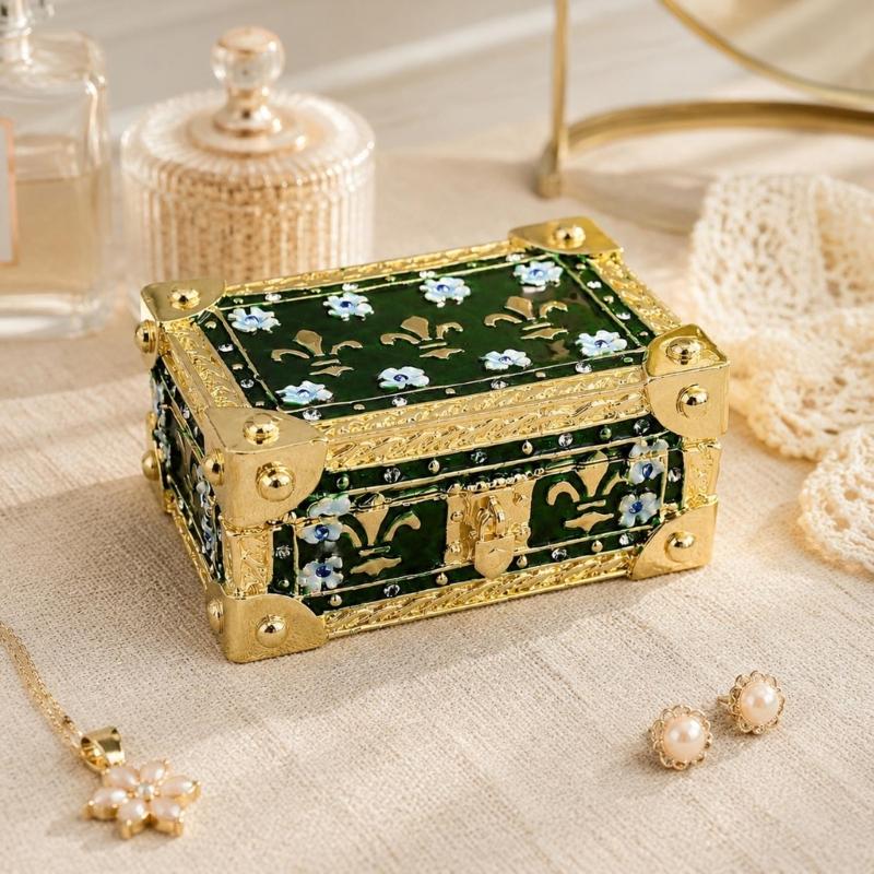 Zinc Alloy Jewelry Storage Box with Open Interior, Quiet Magnetic Closure, Blue Floral Motifs, and Gold-Tone Trim