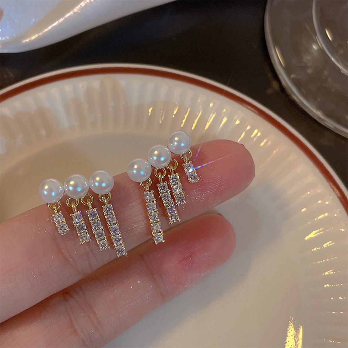 Simple super fairy pearl stud earrings niche light luxury design earrings temperament versatile earrings