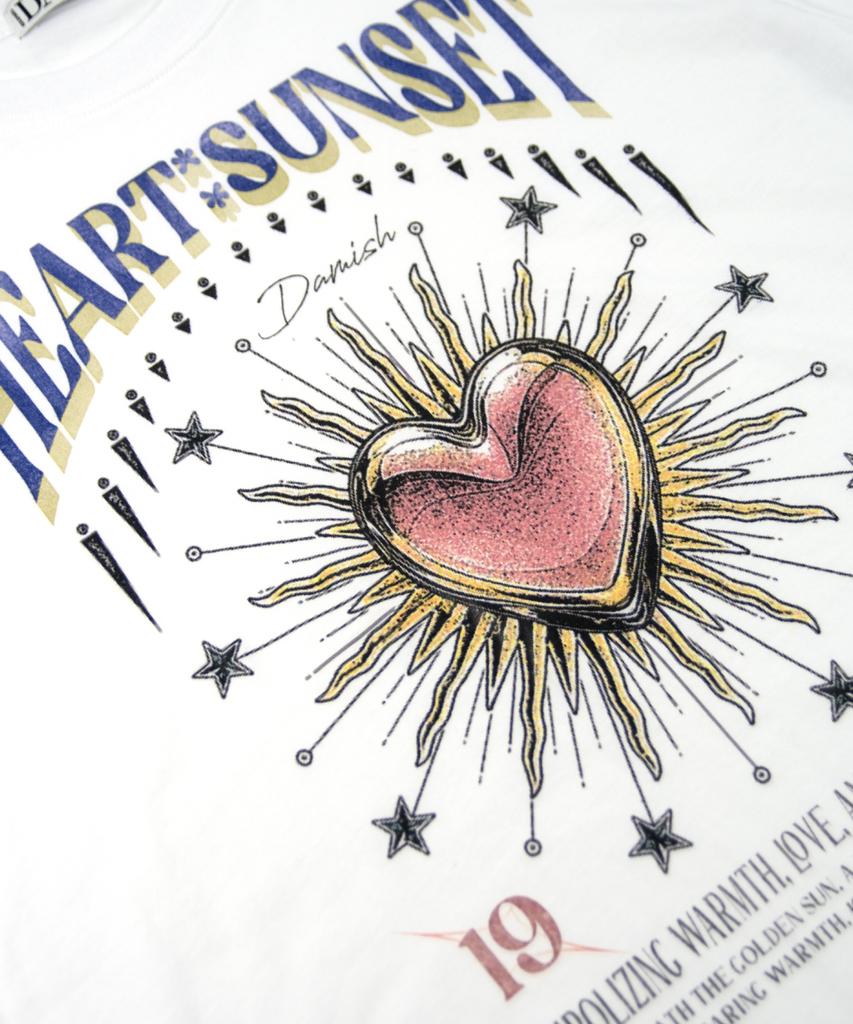 Damiswi Heart Sunset Graphic T-Shirt_White (Blue)