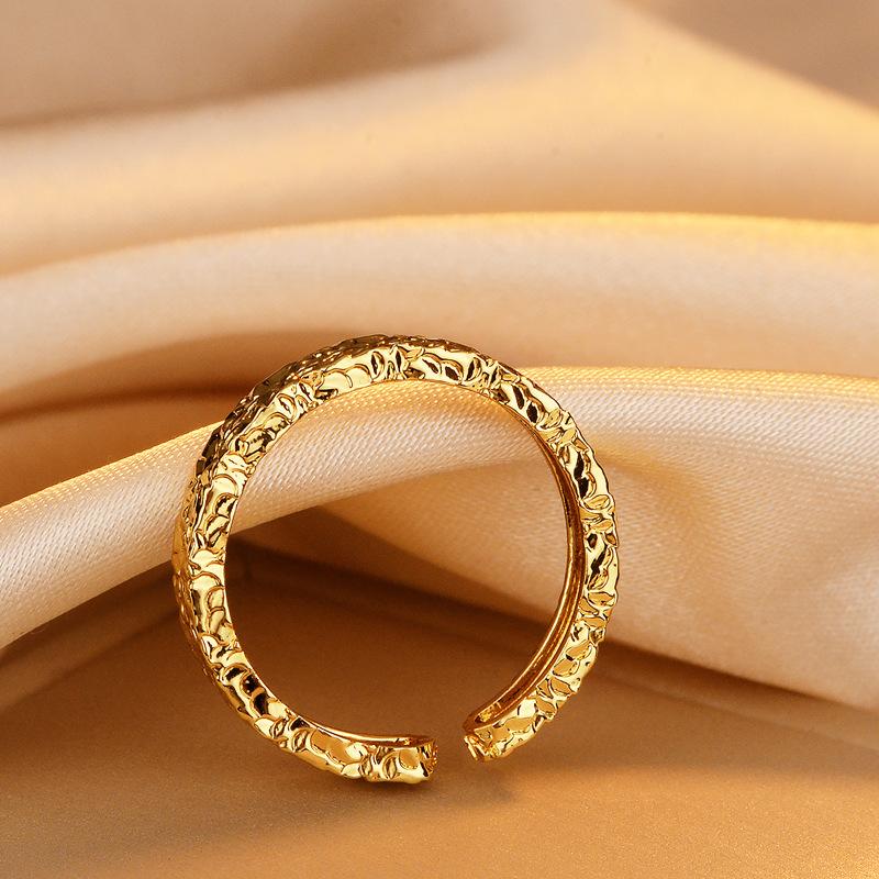 Crushed Ice Ice Ring Dreiseitiger Ins Nischenring für Herren und Damen Leichter Luxus High-End Schlichter schlichter Ring