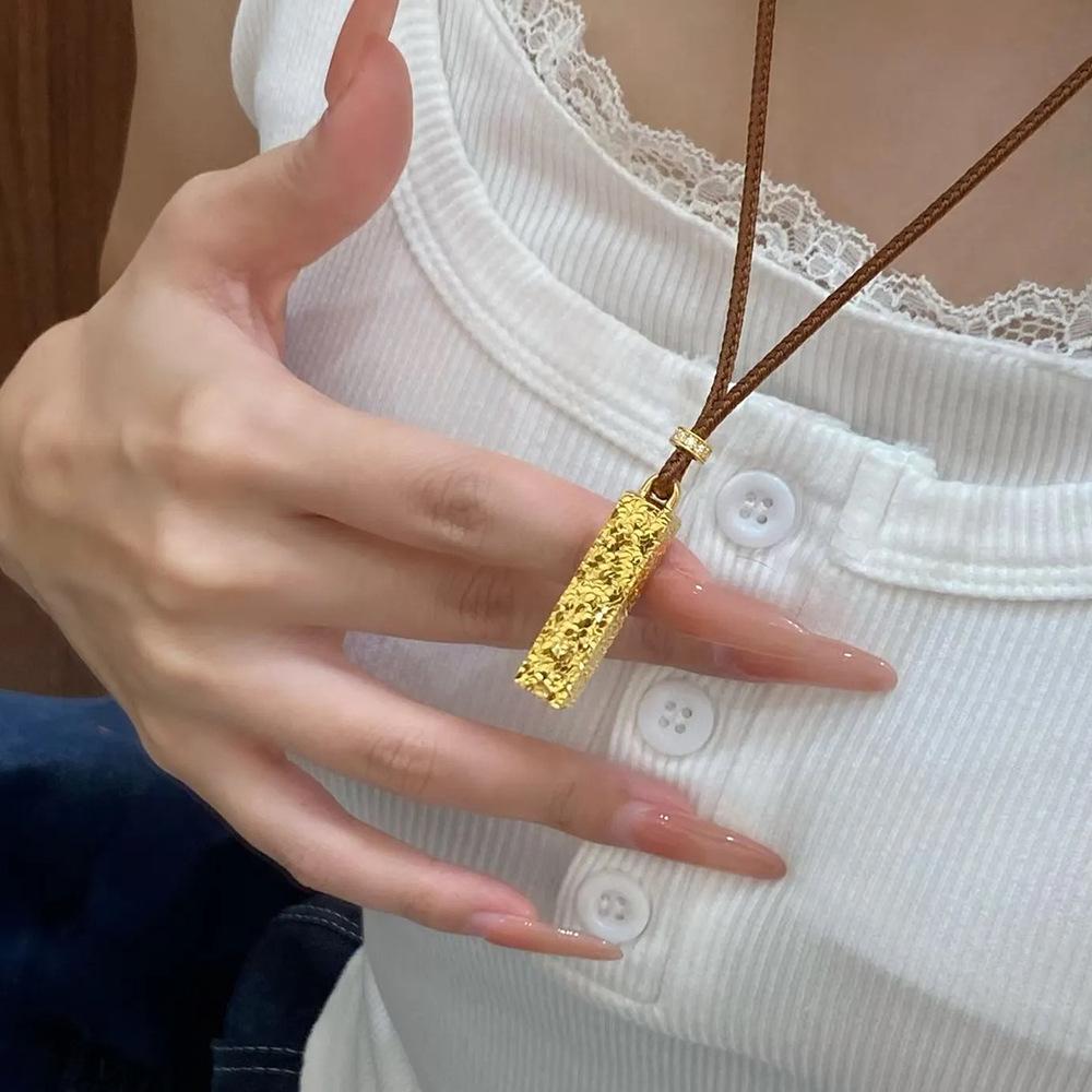 Gold-Plated Shaved Ice Pendant Necklace: Chinese Style Wealth Charm