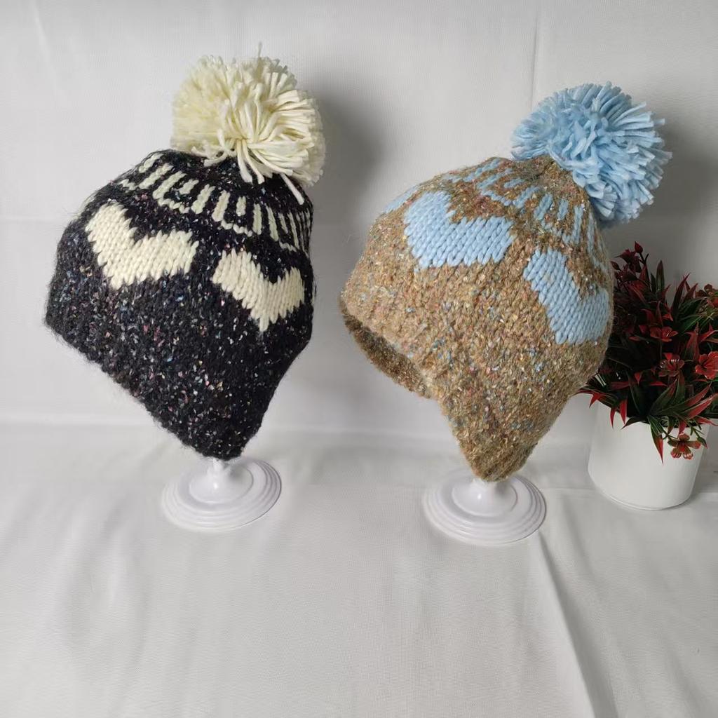 Fair Island wind age reduction love ear protection hairball wool hat women's ski warm cold show face small knitted hat