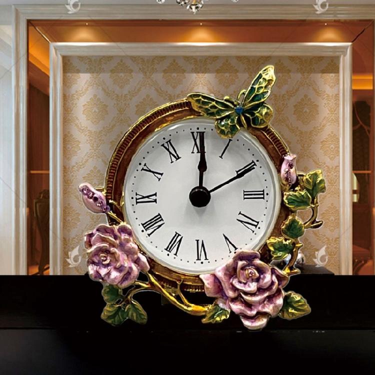 Compact Vintage Desk Clock with Quiet Movement and Metal Florals Butterfly Pattern Decorative Mini Table Clock Gift