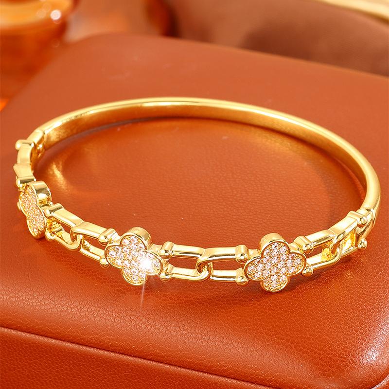 Women's hot-selling bracelets, copper-plated fashionable and simple bracelets, zircon inlaid temperament women's bracelets, popular bracelets.