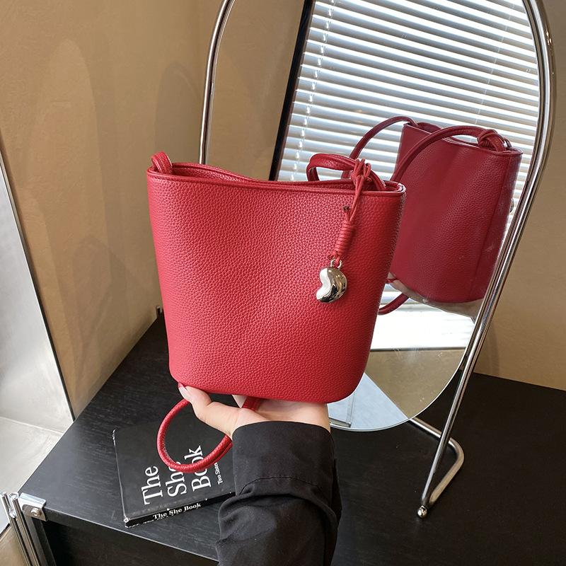 2025 Summer New Bucket Bag Women's Fashion Versatile High Sense Niche Shoulder Messenger Bag