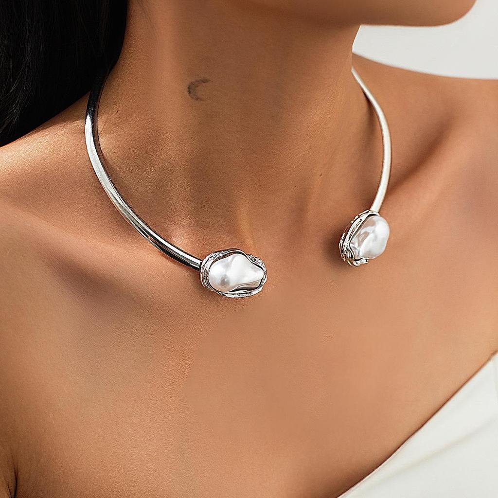 Baroque Pearl Necklace Clavicle Chain Set - European & American Retro Niche Design AVE