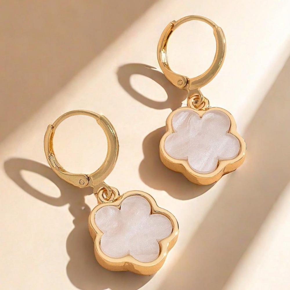 1PAIR European and American New Lucky Grass Earrings, Sweet, Exquisite, Fashionable and Simple Five-leaf Flower Earrings for Women