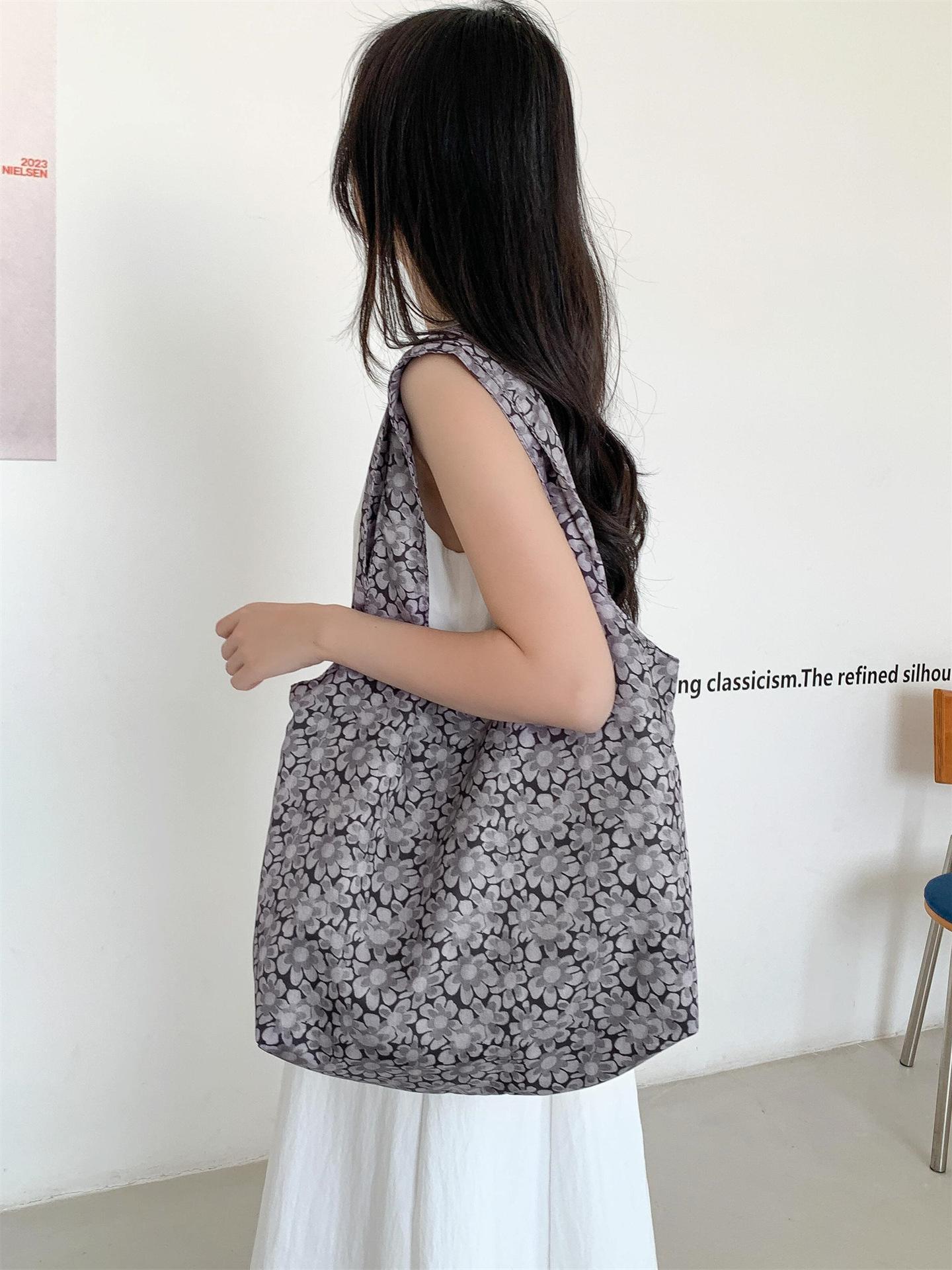 

Large capacity shoulder bag women s personalized printed nylon tote bag lazy wind spring and summer new shopping commuter bag чёрный