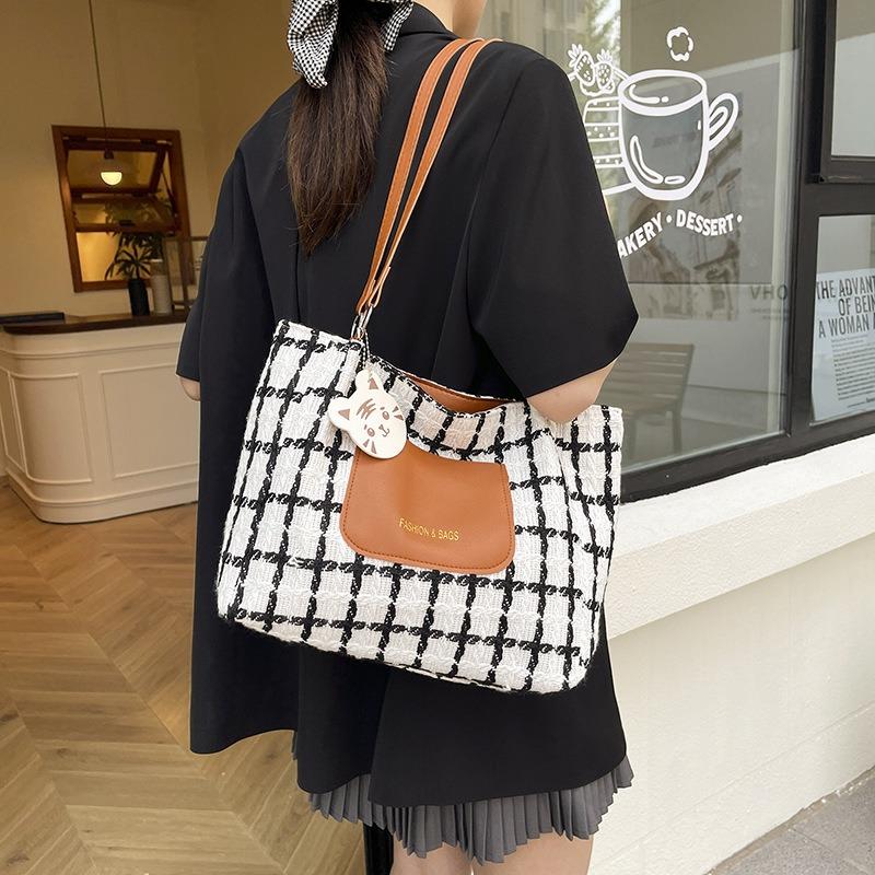 Plaid Large Capacity Simple Leisure New Commuter Popular College Students Class Shoulder Armpit Bag Women