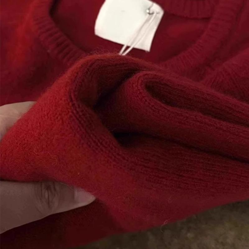 New robe, red sweater and coat for women to wear in autumn and winter, with a lazy style and a high-end sense thickened knitted cardigan top.