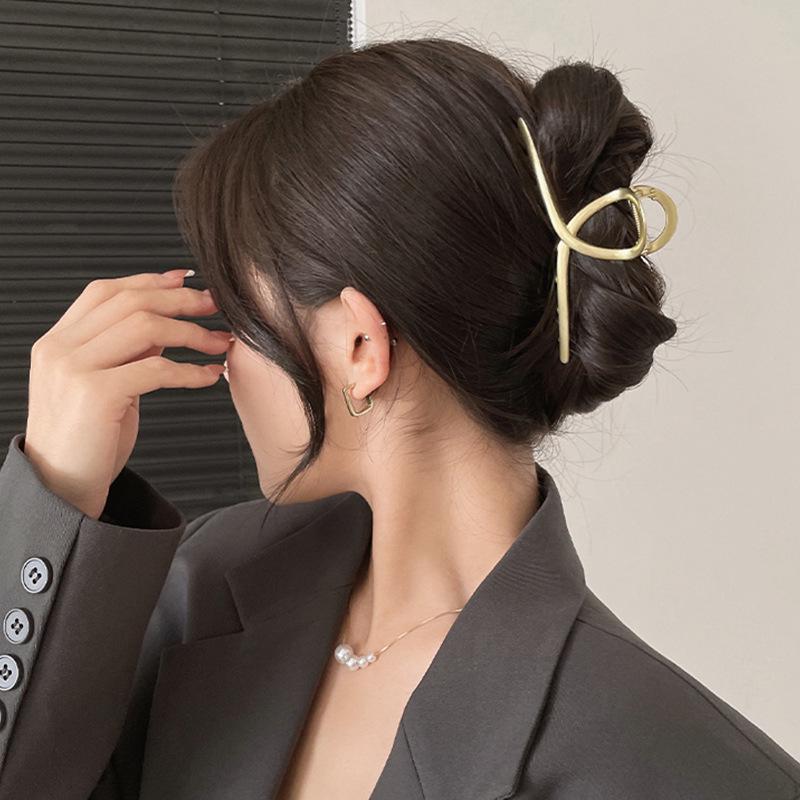 Women's Black Large Shark Claw Hair Clip for Advanced Style