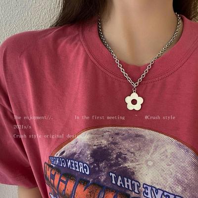 Minimalist Floral Pendant Necklace - Women's Hip-Hop Punk Style Clavicle Chain, Retro Hong Kong Personality Neck Chain