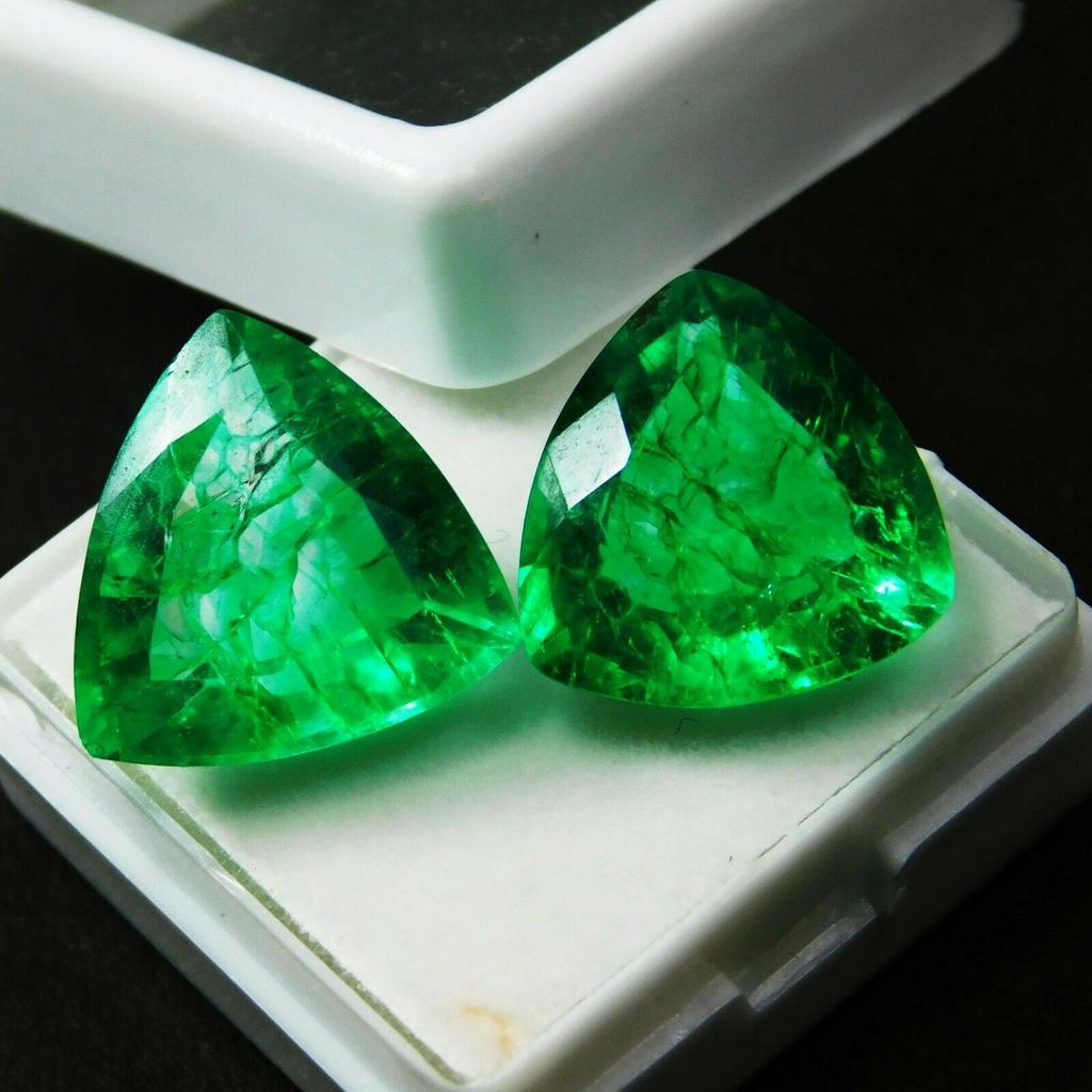 Natural Green Emerald Loose Gemstone 16.56 Ct   Trillion Shape Pair