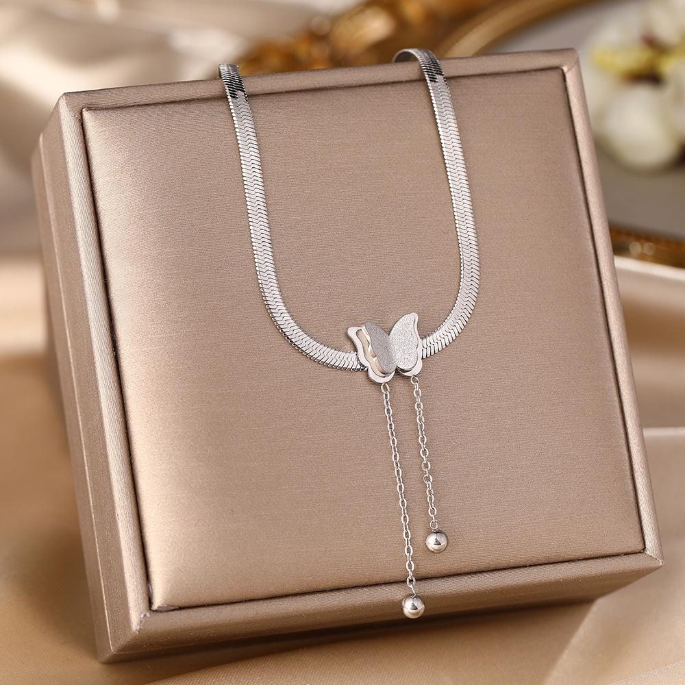 Women's Silver Titanium Steel Necklace with Micro-Inlaid Zircon - Elegant, Durable Clavicle Chain Jewelry