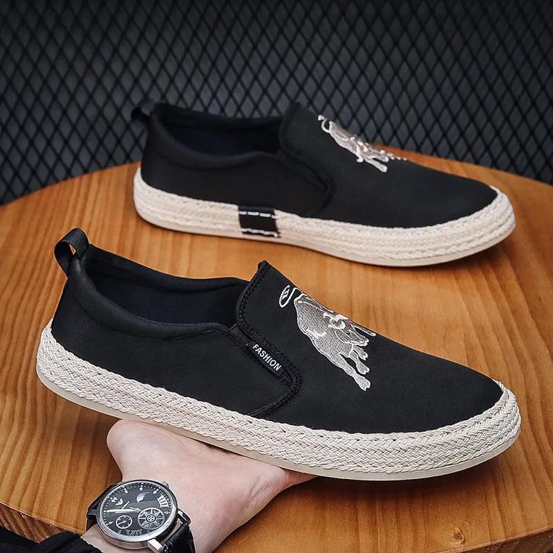 Fashion Coslony New Men Casual Loafers Classic Flat Men Shoes Embroidered Tiger Shoes Letter Printing Slip On Footwear Male Plimsolls