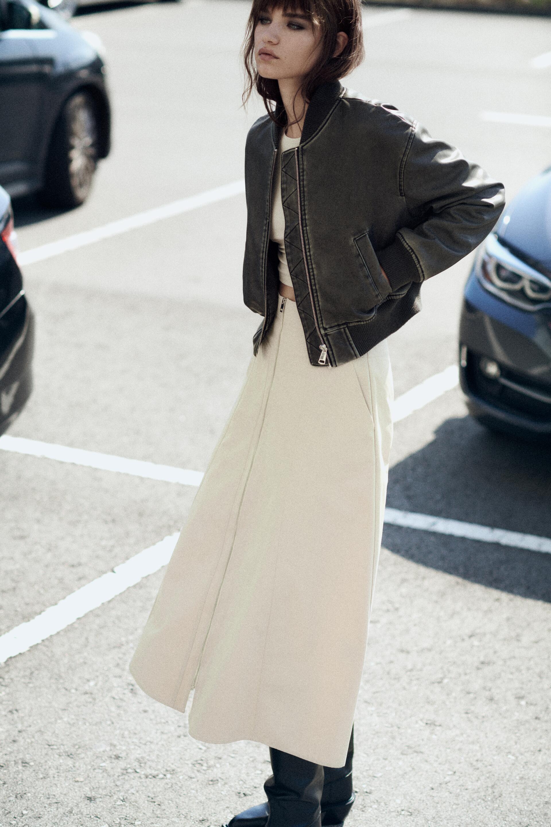 

КУРТКА-БОМБЕР ИЗ КОЖИ С ЭФФЕКТОМ ПОТЁРНОСТИ