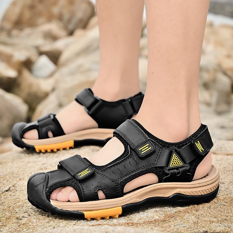 New fashionable black summer breathable beach men's sandals Lightweight Summer Large Size Men Sandals Comfortable Sandals 38-48