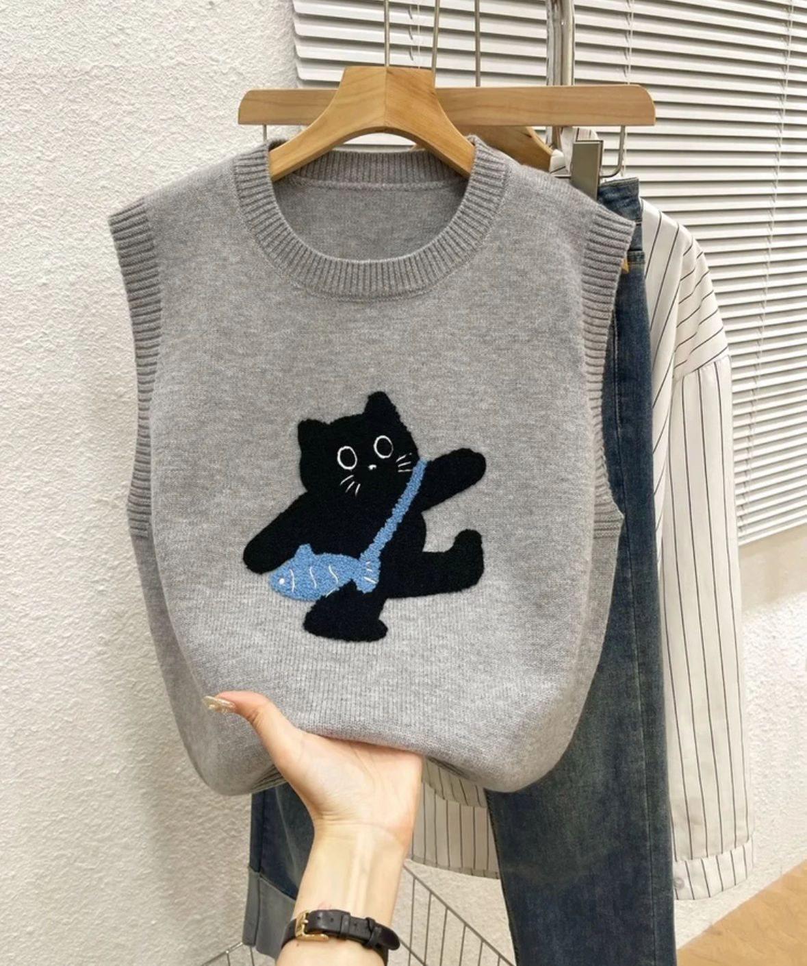 

Вязаный жилет с вышивкой котенка: Женский свитер без рукавов с мягкой многослойностью, весна 2025, корейский стиль, дизайн, омолаживающий серый