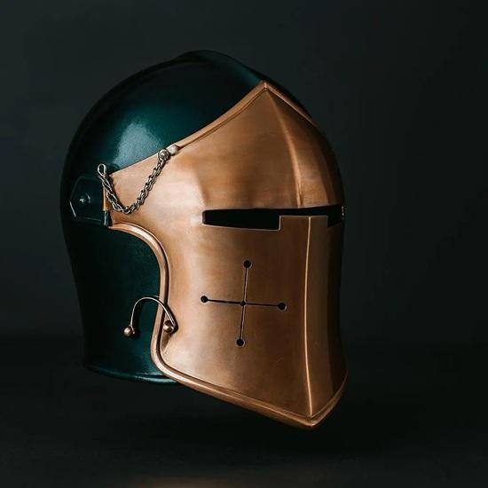 Handgefertigter mittelalterlicher Barbuta-Helm – perfekt für Renaissance-Märkte, Cosplay, LARP und Halloween-Kostüme. Authentische Stahlrüstung-Replik.