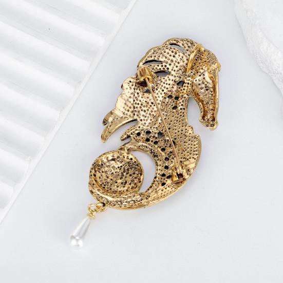 Broche Cheval Émaillé Blanc Broche Cheval Rétro avec Pendentif Perle Fausse Suspendu Broche Animal Épinglette Robe Accessoire de Costume Cadeau pour Elle Lui