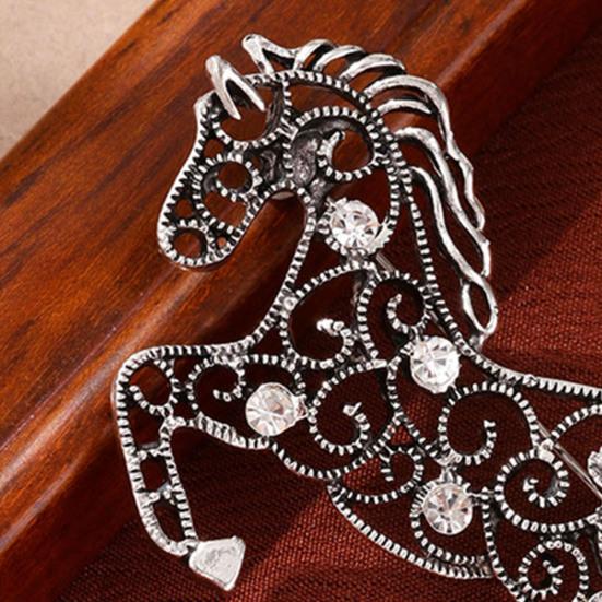1/2 Pcs Broche Animal Année du Cheval Design Creux Strass Étincelants Épingle à Vêtements Accessoires Vêtements