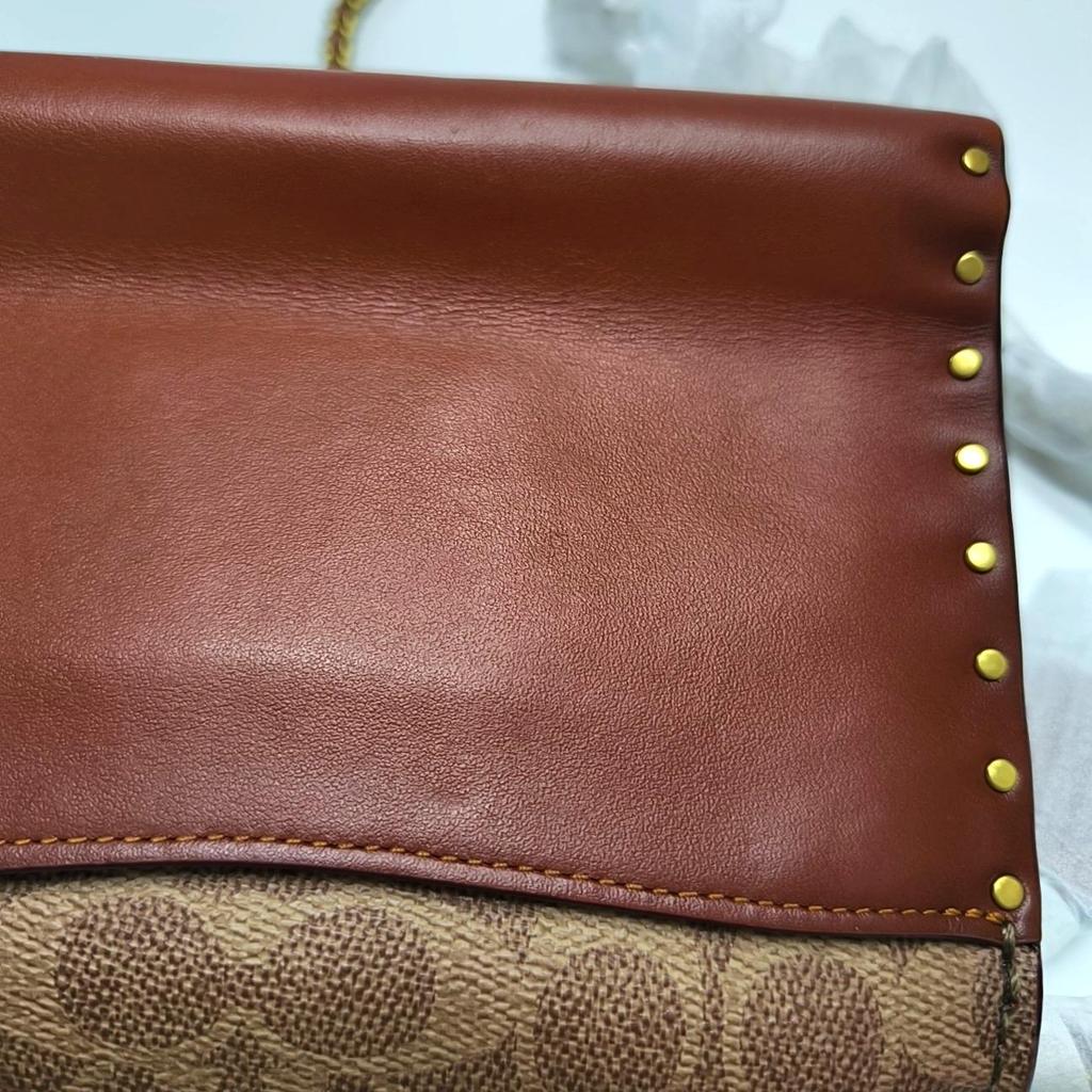 [Gebraucht] Parker 18 Nieten Kamelienblüten-Ketten-Klappe Schultertasche Beschichtetes Canvas und Kalbsleder Crossbody-Tasche Klein - Sehr Gut #MIBDDK