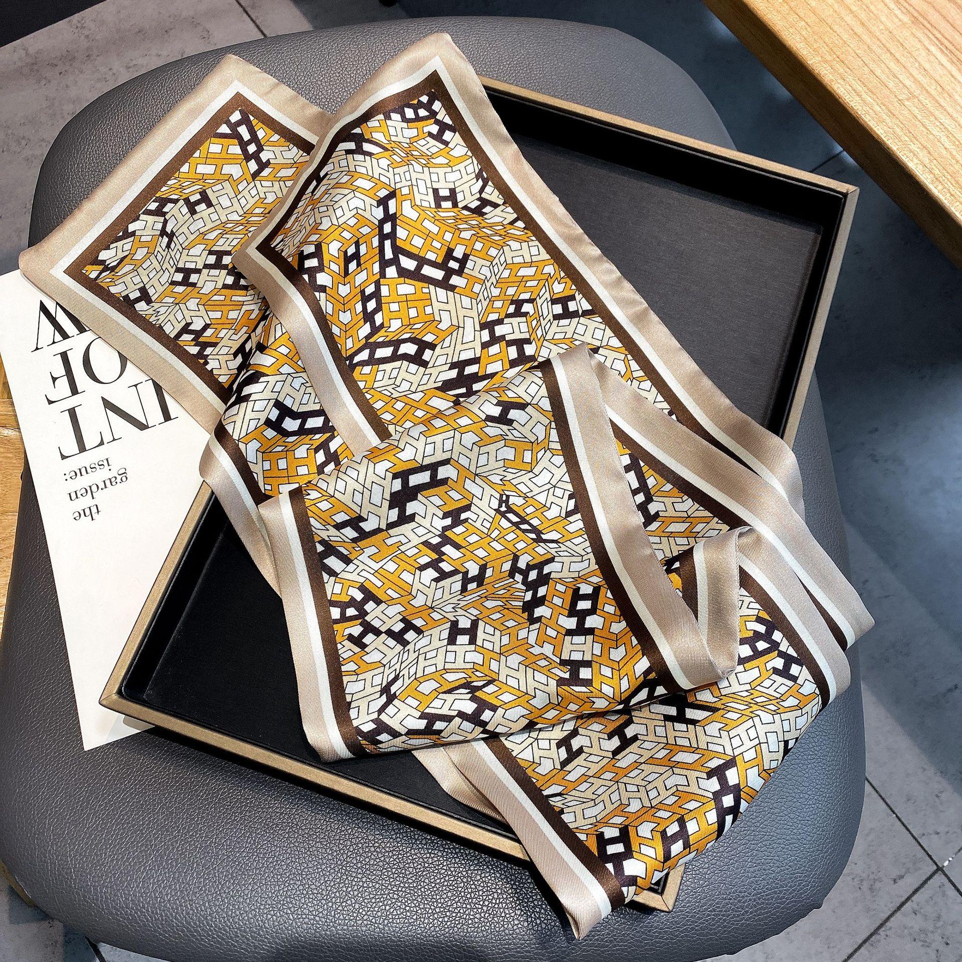 

Korean Style Contrasting Color Fashion Scarf for Women In Autumn and Winter New Twill Flat Corner Scarf Warm Scarf 17*150CM