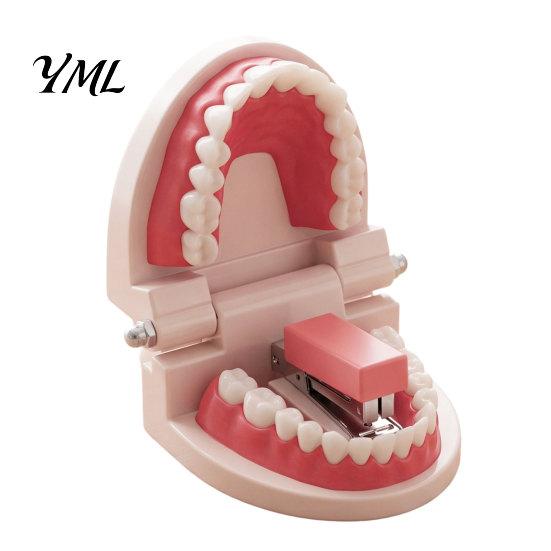 Accessori da Scrivania Divertenti Mini Cucitrice a Forma di Dente, Graziosa Matrice Dentale per Carta, Strumento Pratico per Rilegatura, Fermacarte, Creativo per Dentisti e Studenti