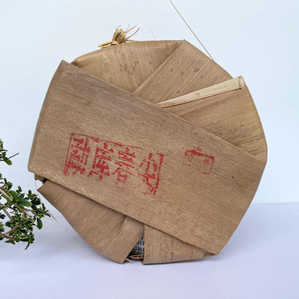Mengku Rongshi 2012 Yıl Shen Puer Bahar İpuçları 400g Ham Pu-erh Çayı Yeşil Kek